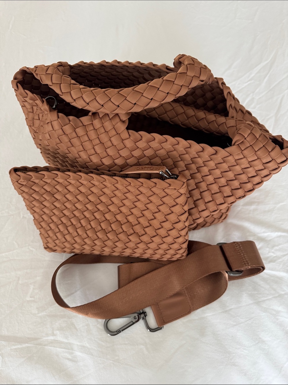 NAGHEDI small st. Barths woven bag Cognac Brown - Picture 5 of 8